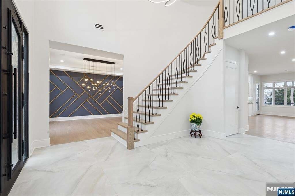 Paramus, New Jersey, United States 4 - 17406138