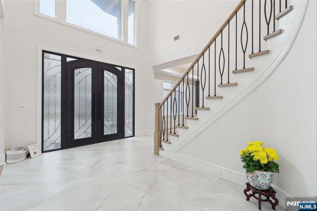 Paramus, New Jersey, United States 3 - 17406138