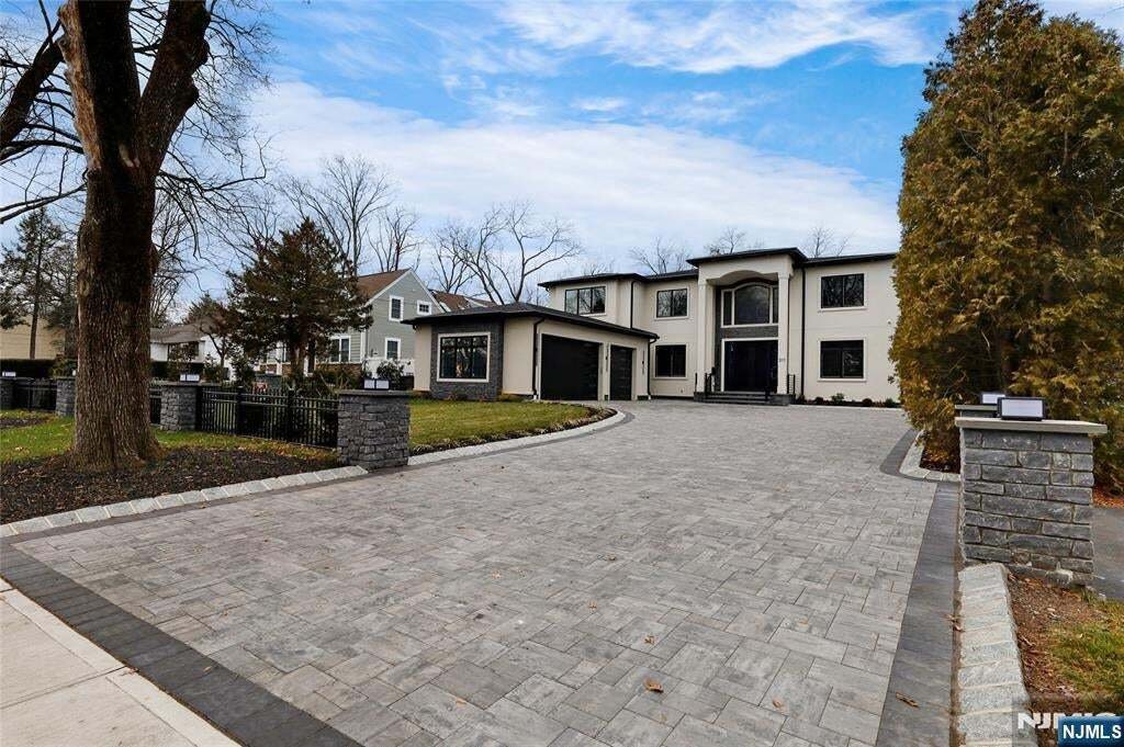 Paramus, New Jersey, United States 1 - 17406138