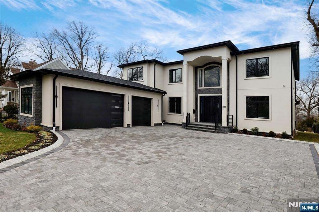 Paramus, New Jersey, United States 2 - 17406138