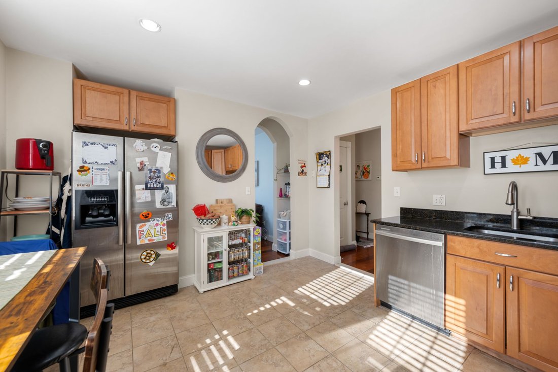 Condo in Newton, Massachusetts, United States 4 - 17406410