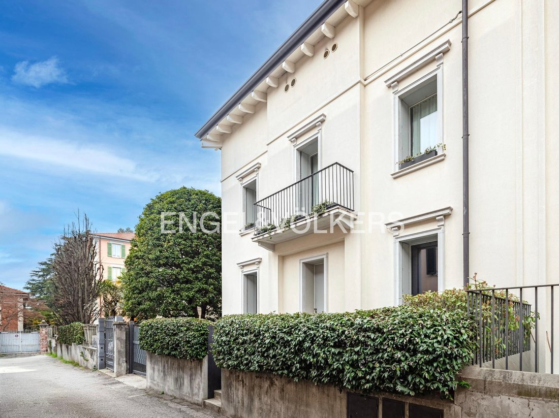 Villa in Eastern Lake Center, Como, Lombardy 2 - 17407485