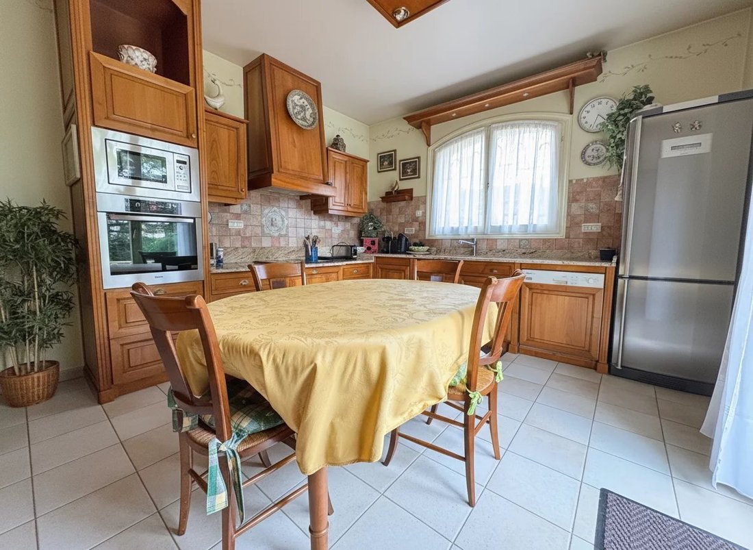 House in Le Plessis-Trévise, Ile-de-France, France 4 - 17406573