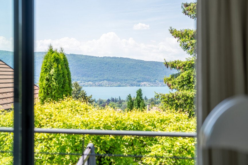 Estate in Menthon-Saint-Bernard, Auvergne-Rhône-Alpes, France 4 - 17407776