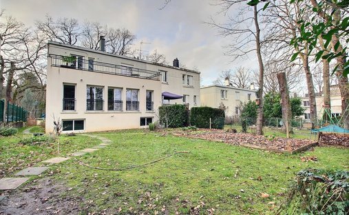 House in Anatole France, Le Plessis-Robinson, France 1