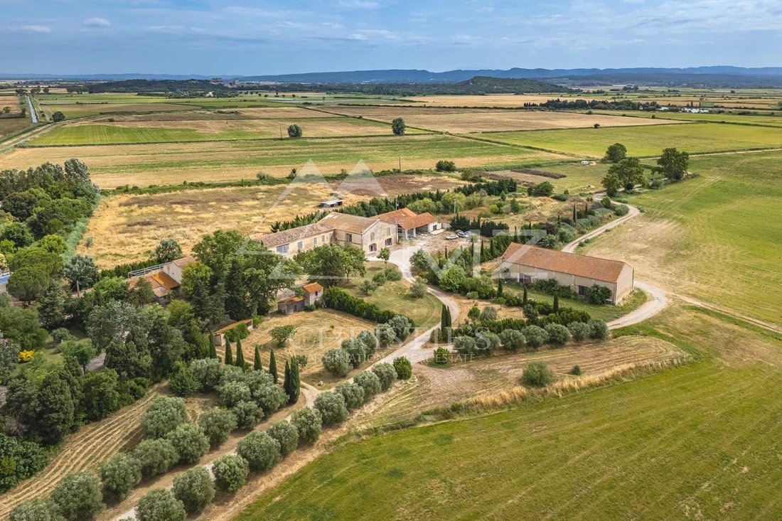 Estate in Campagne, Tarascon, France 1 - 13922087