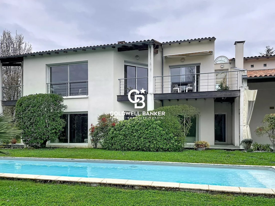 House in Pons, Nouvelle-Aquitaine, France 1 - 17407362