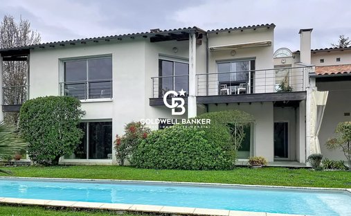 House in Pons, Nouvelle-Aquitaine, France 1