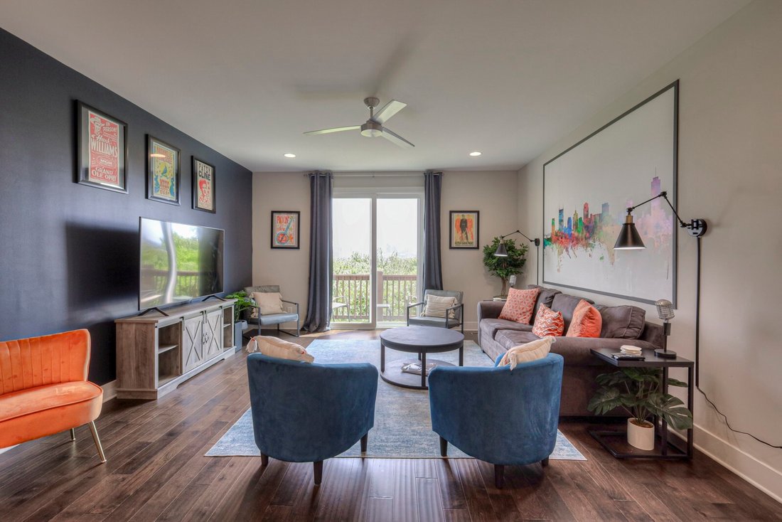 Co Op in Nashville, Tennessee, United States 5 - 17407095