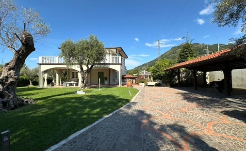 Villa in Center, Marina di Carrara, Tuscany 1