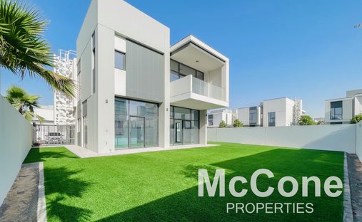 Villa in Dubai, Dubai, United Arab Emirates 1