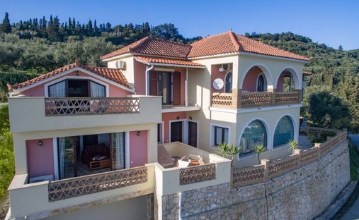Villa a Kato Gerakariou, Alykes, Grecia 1