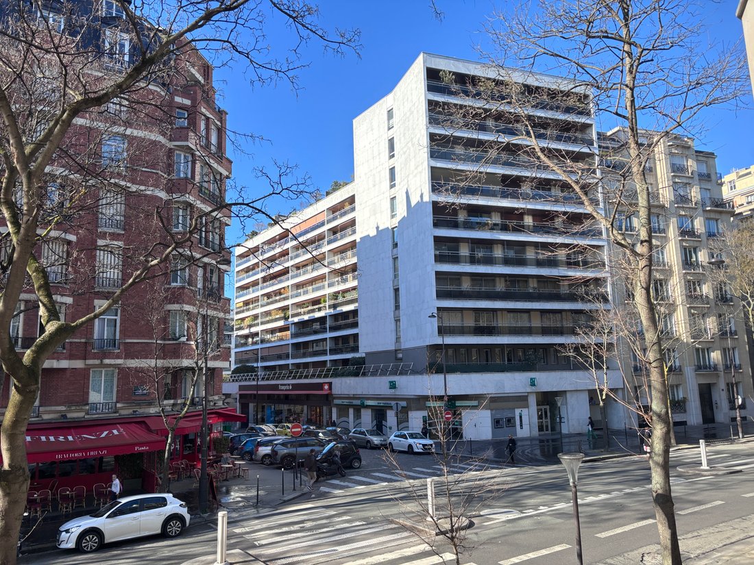 Apartment in Auteuil Nord, Paris 16e Arrondissement, Paris 2 - 17407813