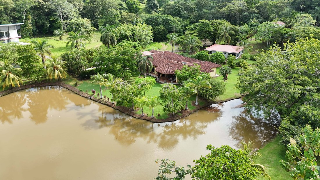 Villa in Esterillos Este, Puntarenas Province, Costa Rica 1 - 17409260