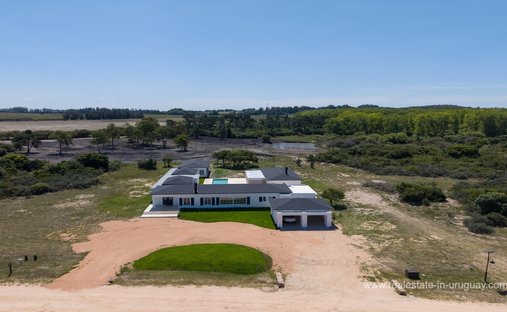 House in Laguna Blanca, Maldonado Department, Uruguay 1