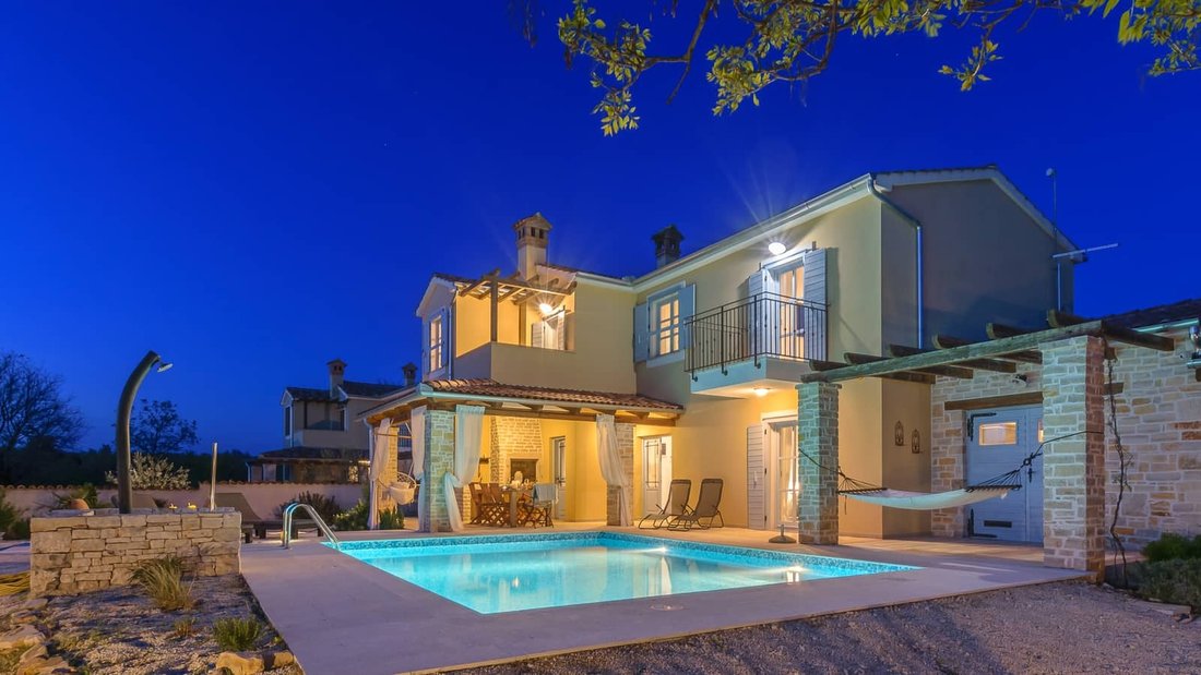 Villa in Vodnjan, Istria County, Croatia 1 - 17416425