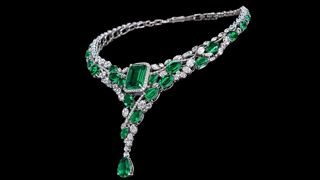 Necklace in Köln, Germany 2 - 17414066