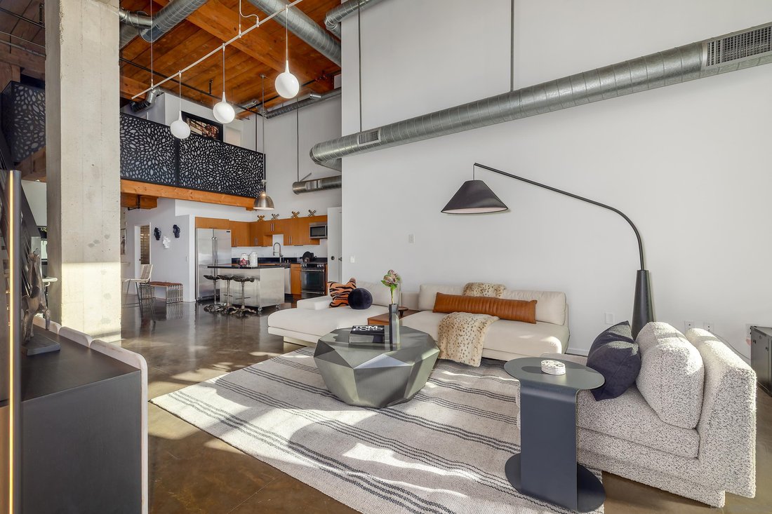 Los Angeles, California, United States 3 - 17415385