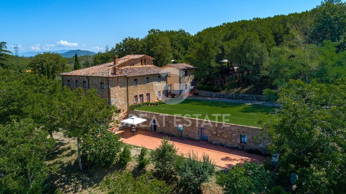 Estate in Bucine, Tuscany, Italy 1 - 17410969