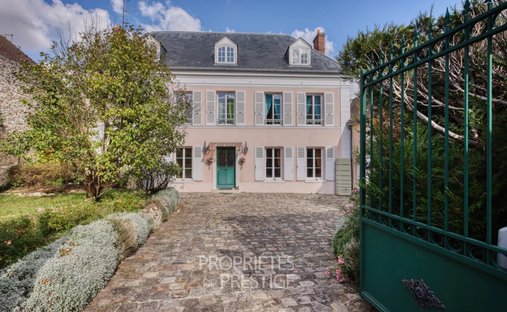 House in Centre Ville, Plaisir, France 1
