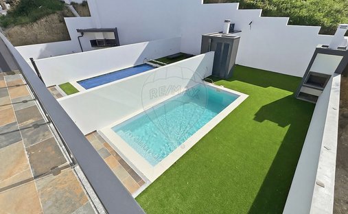 House in Santa Iria de Azoia, Sao Joao da Talha e Bobadela, Lisbon, Portugal 1