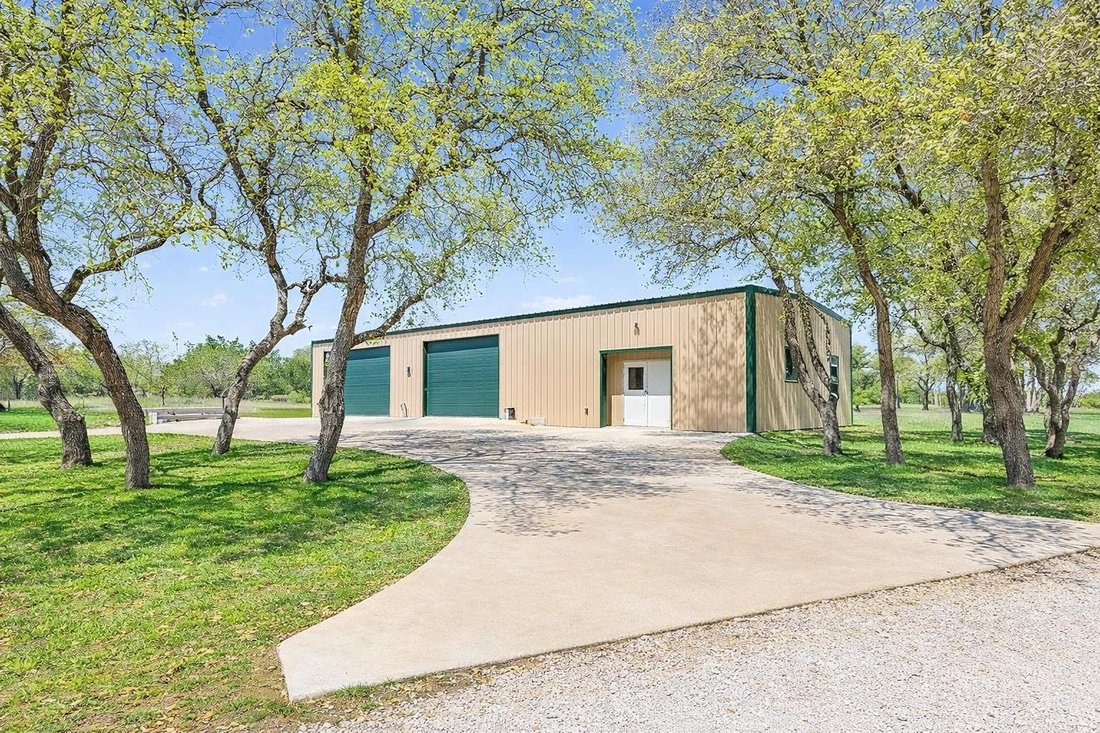 House in Johnson City, Texas, United States 3 - 17401328