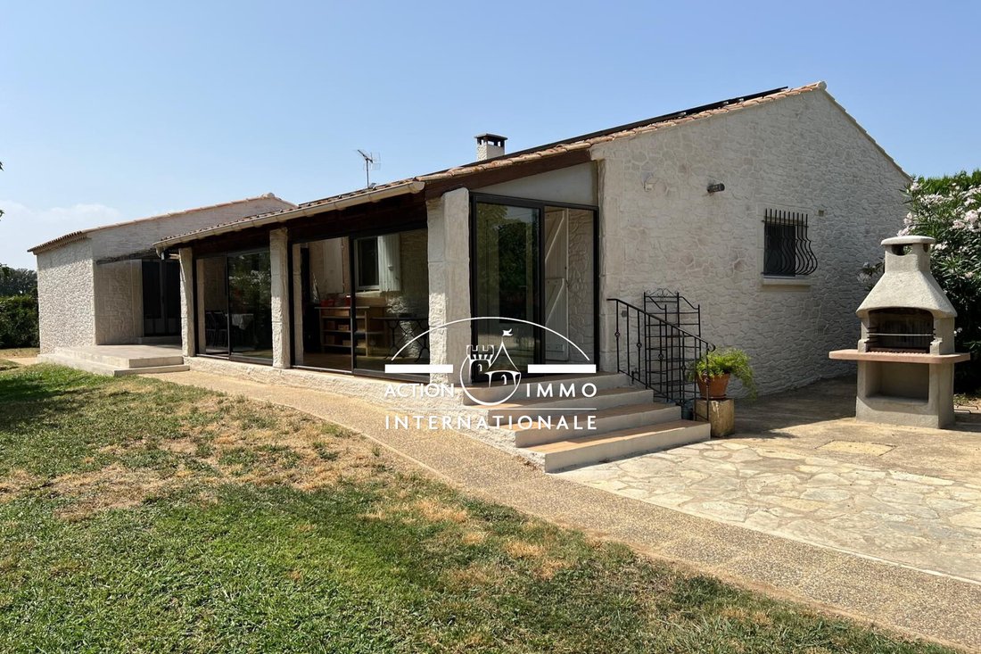 Villa in Mouriès, Provence-Alpes-Côte d'Azur, France 1 - 17408055