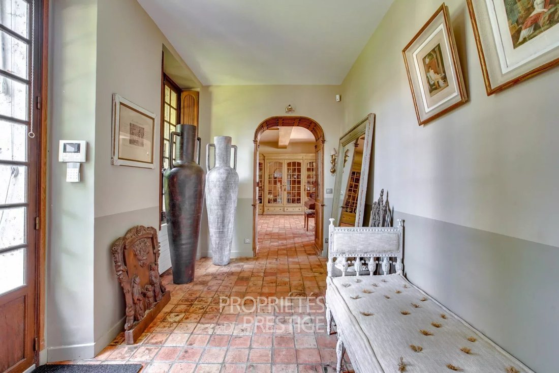 Estate in Montfort-l'Amaury, Ile-de-France, France 5 - 13356328
