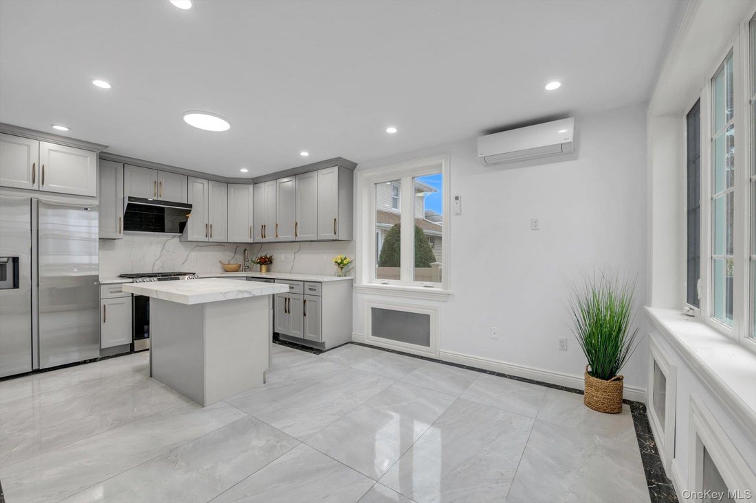 House in New York, New York, United States 4 - 17420434
