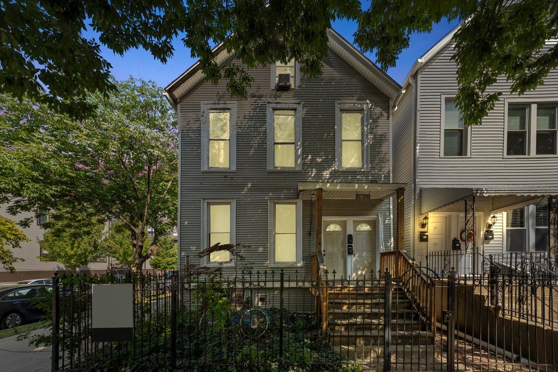 Chicago, Illinois, United States 3 - 17420633