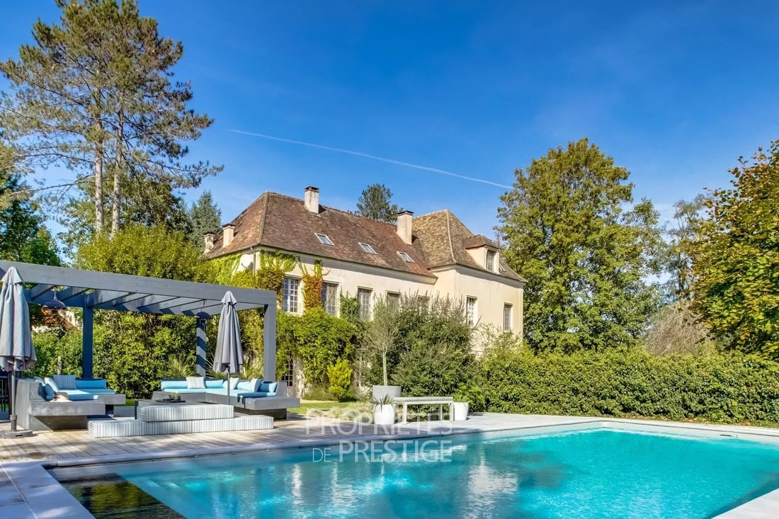 Estate in Montfort-l'Amaury, Ile-de-France, France 1 - 13356328
