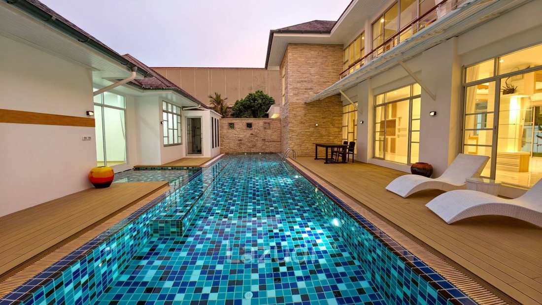 Villa in Chalong, Phuket, Thailand 1 - 17409183