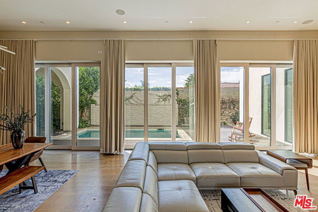 House in Los Angeles, California, United States 4 - 17417096