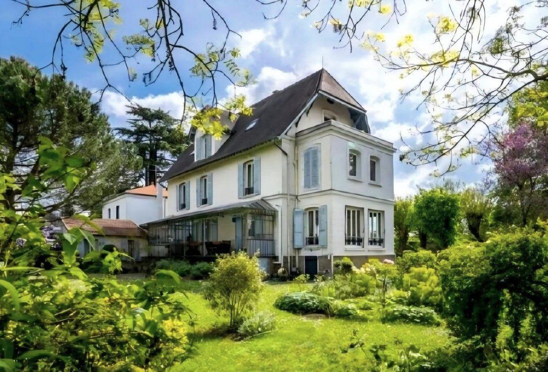 House in Mandres-les-Roses, Ile-de-France, France 1 - 17413089