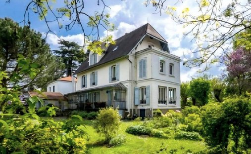 House in Mandres-les-Roses, Ile-de-France, France 1