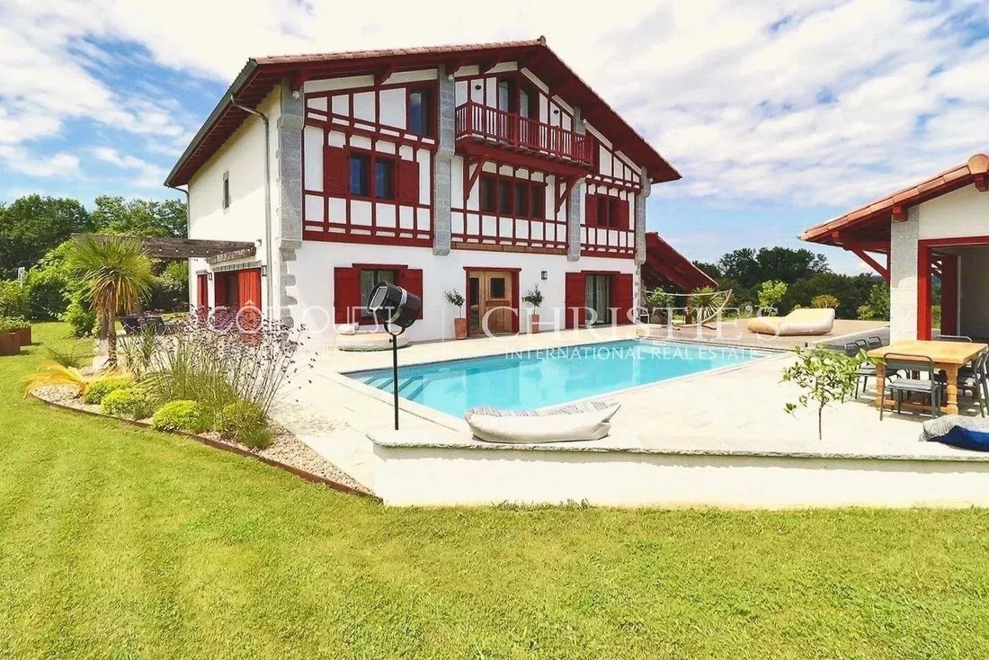 Villa in Larressore, Nouvelle-Aquitaine, France 1 - 16082589