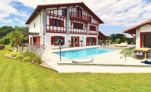 Villa in Larressore, Nouvelle-Aquitaine, France 1