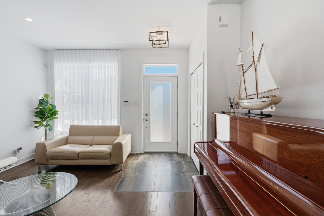 House in Brossard, Quebec, Canada 2 - 17411202