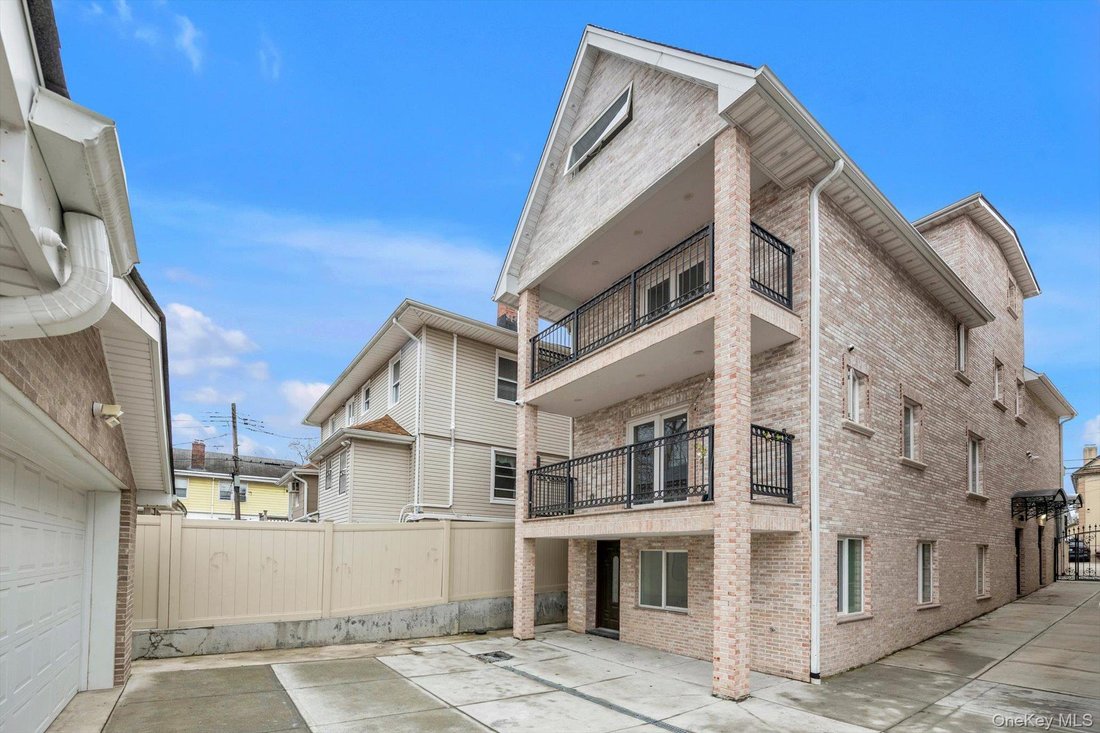 House in New York, New York, United States 2 - 17420434