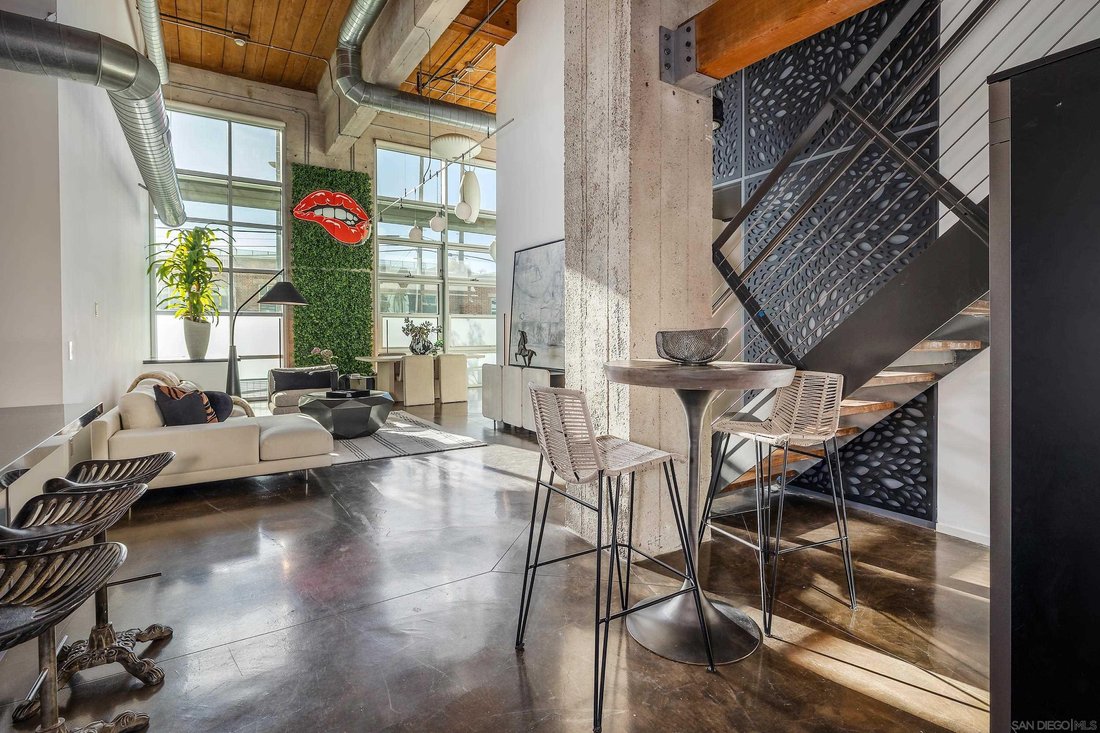 Los Angeles, California, United States 5 - 17415385