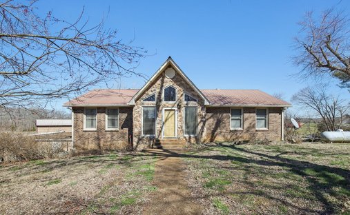 Farm Ranch in Bon Aqua, Tennessee, United States 1