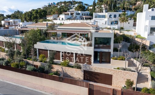 Villa in Cap Martinet, Santa Eularia des Riu, Balearic Islands 1