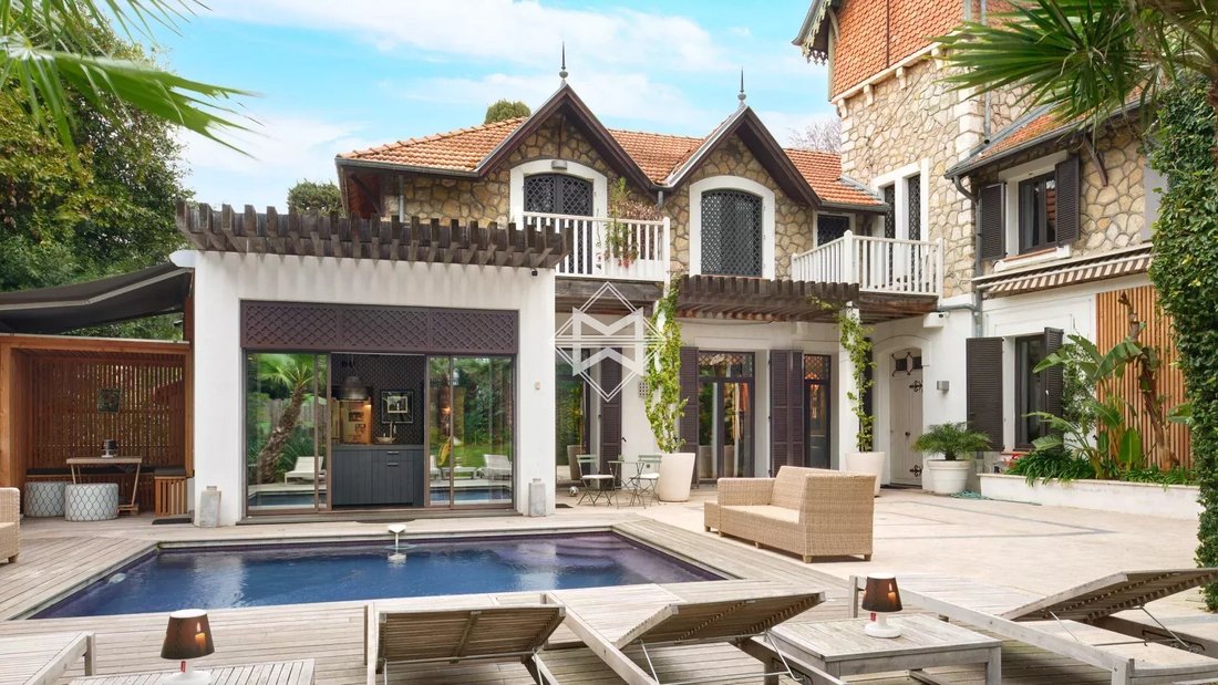 Villa in Cannes, Provence-Alpes-Côte d'Azur, France 1 - 17408633