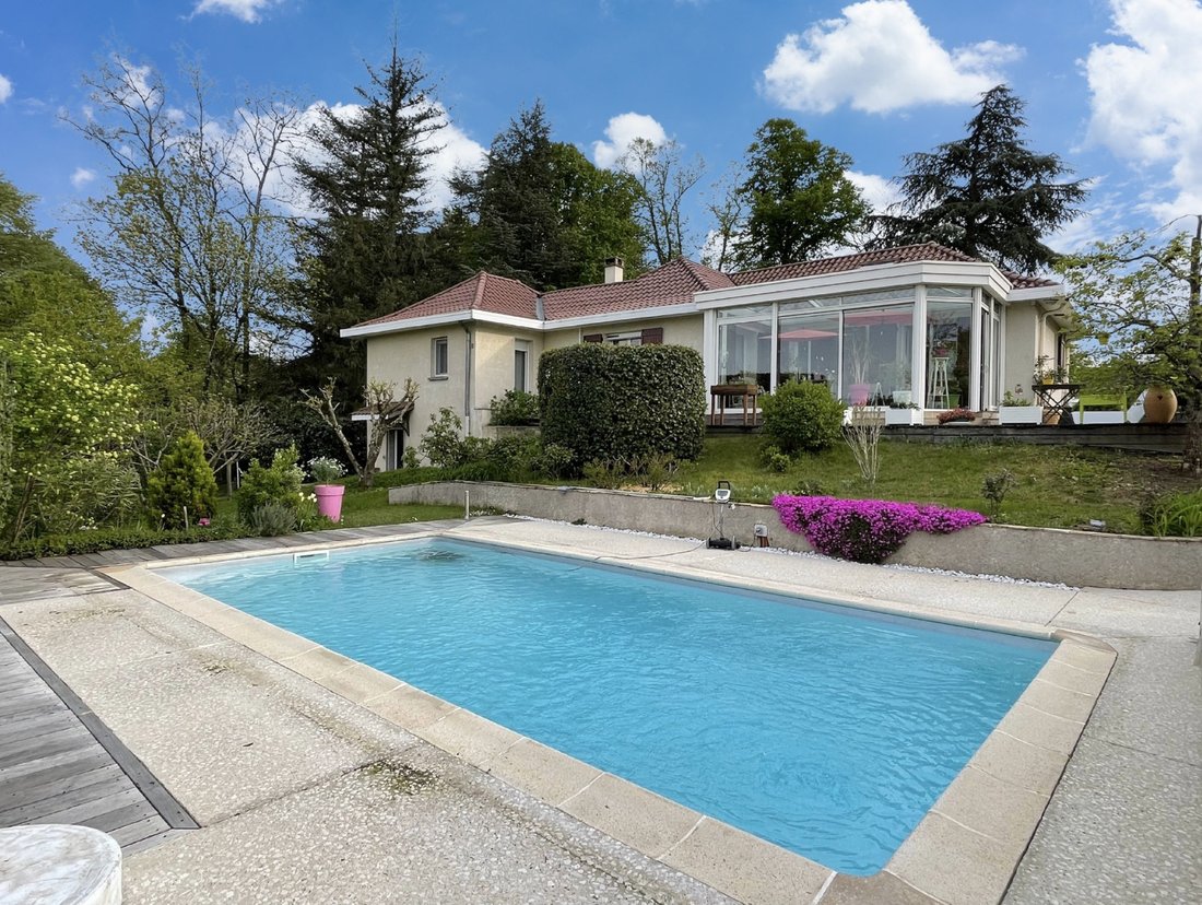 House in Charbonnieres-les-Bains, Auvergne-Rhône-Alpes, France 1 - 16461593