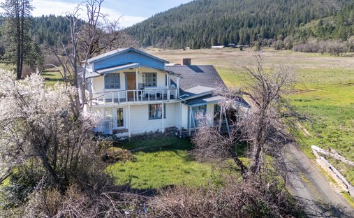 House in Cave Junction, Oregon, United States 1