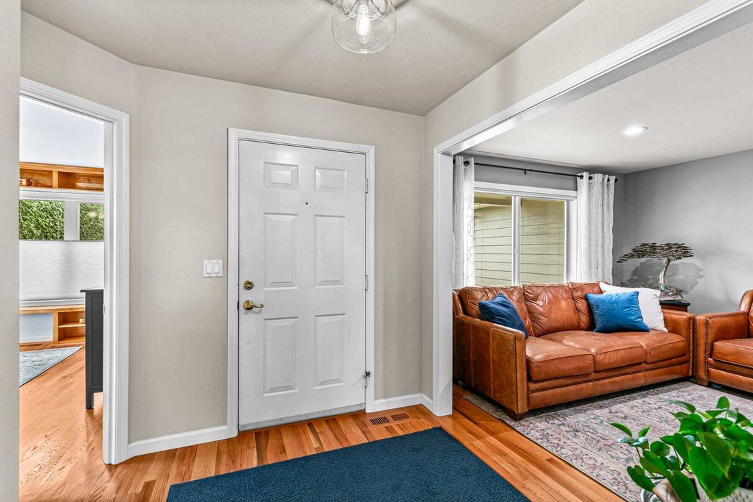 House in Medford, Oregon, United States 3 - 17408752
