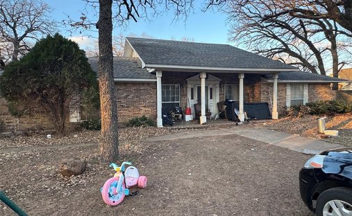 House in Arlington, Texas, United States 1