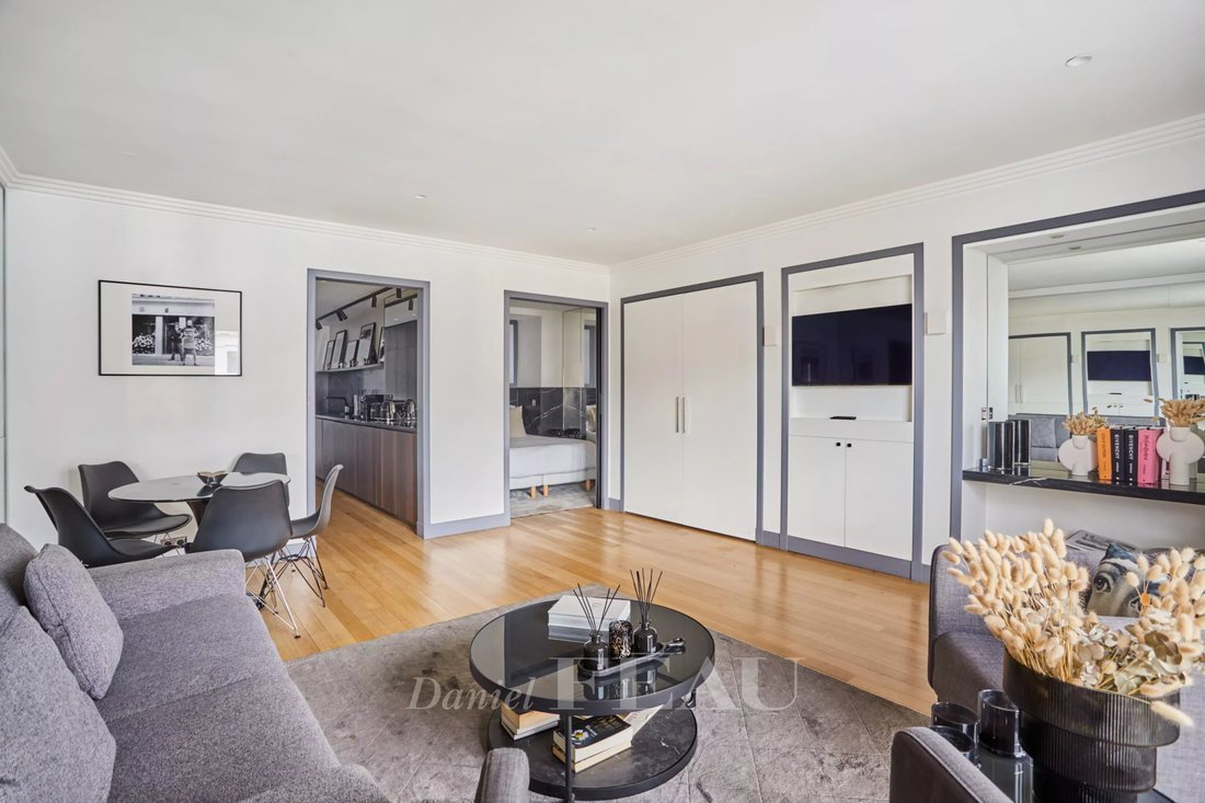 Apartment in Triangle d'Or, Paris 8e Arrondissement, Paris 5 - 17302982