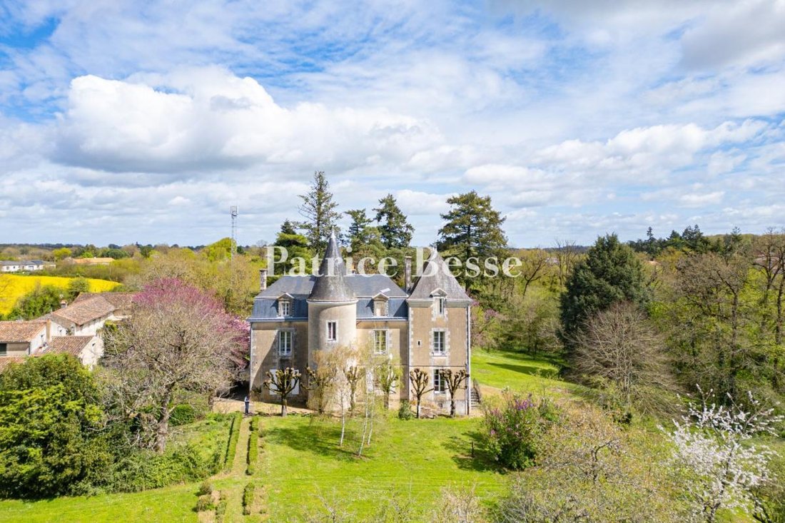 House in Poitiers, Nouvelle-Aquitaine, France 2 - 14253360