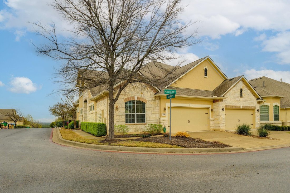 Condo in The Hills, Texas, United States 2 - 17410424